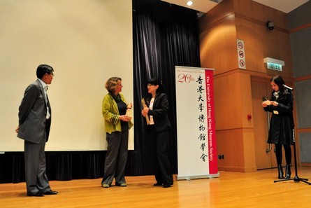 Souvenir presentation by Margaret Yu